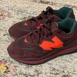 New Balance Men's Burgundy Orange Green Athletic Sneakers Suede Mesh Size 8.5